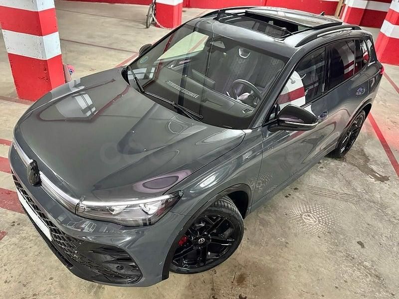 Usado VW Tiguan R-line 150 CV (110 kW) 2024 Gris / plata SUV