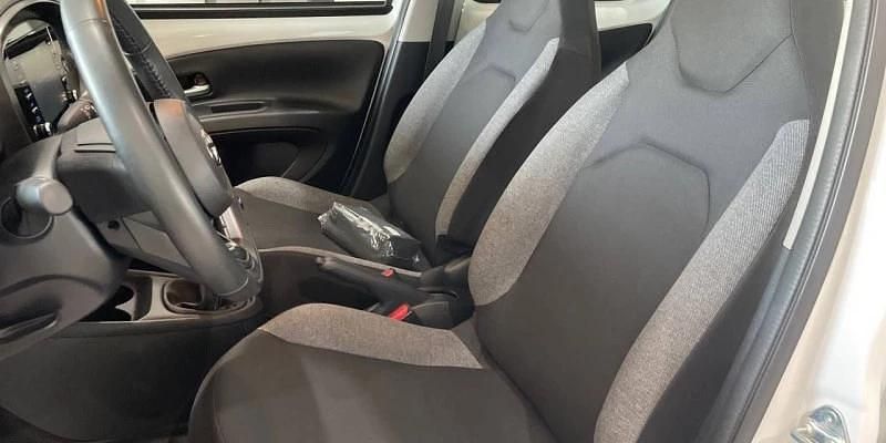 Usado Toyota Aygo X 72 CV (52 kW) 2022 Blanco SUV