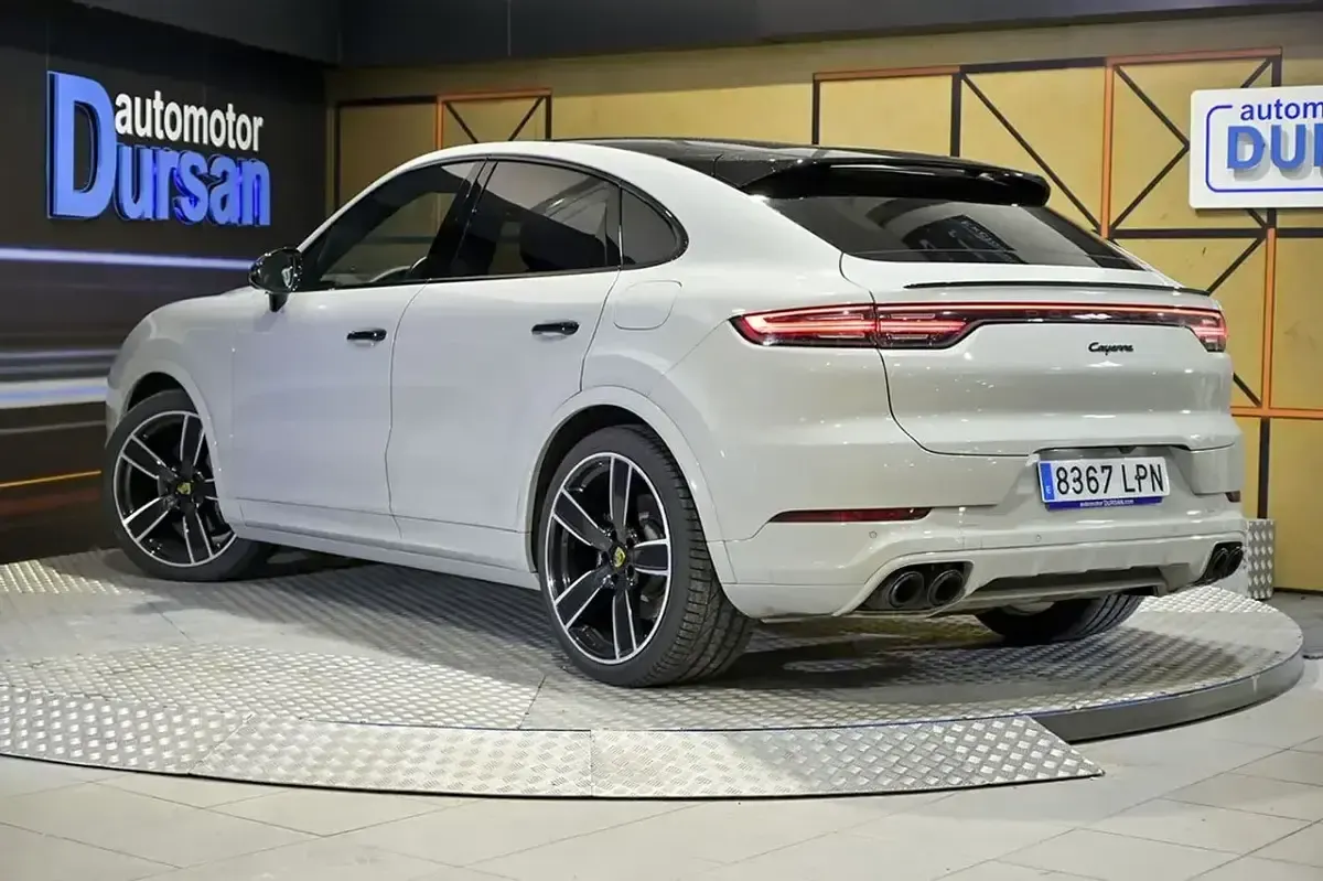 Usado Porsche Cayenne 462 CV (339 kW) 2021 Gris / plata SUV