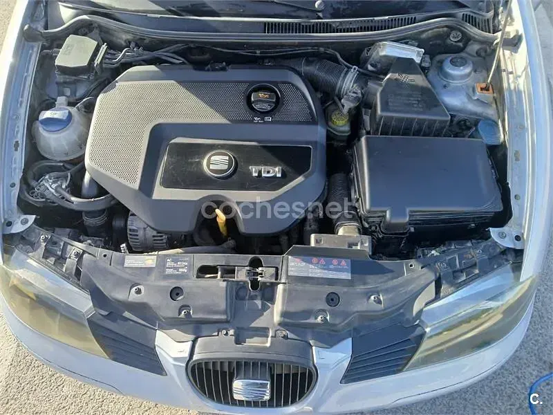 Usado Seat Ibiza Reference 100 CV (73 kW) 2004 Azul Utilitario