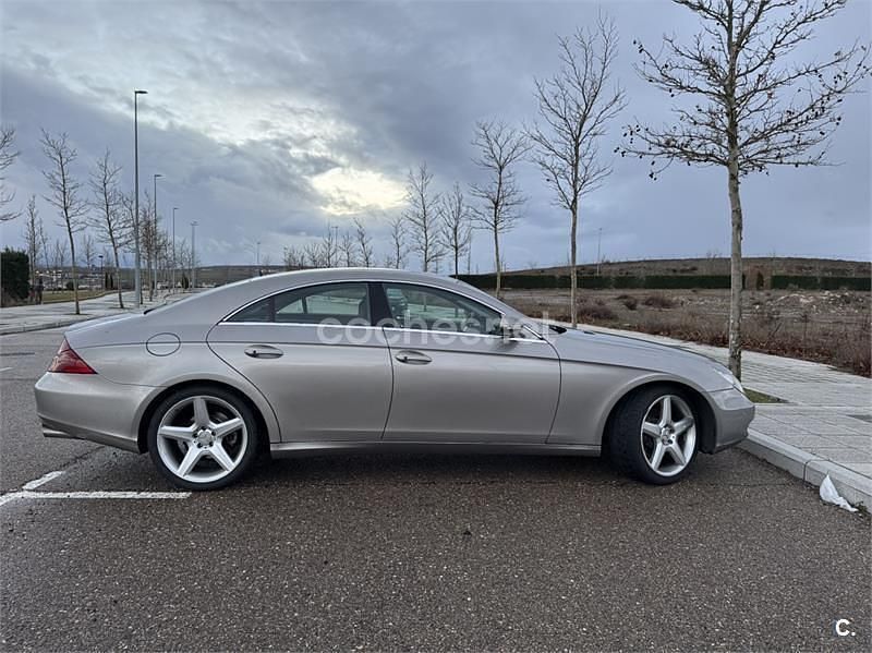 Usado Mercedes CLS320 224 CV (164 kW) 2005 Gris / plata Berlina