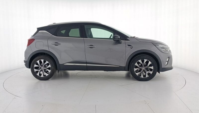 Usado Renault Captur Techno 90 CV (66 kW) 2024 Gris SUV