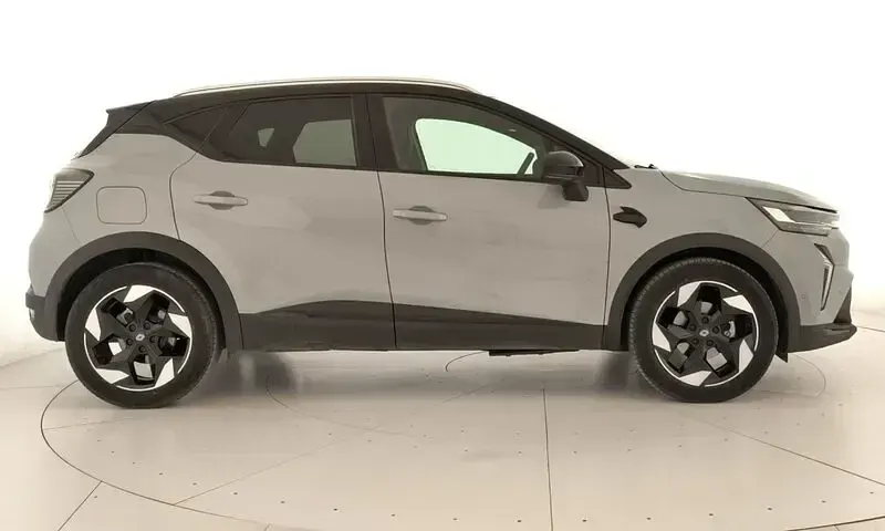 Usado Renault Captur Techno 100 CV (73 kW) 2025 Gris SUV