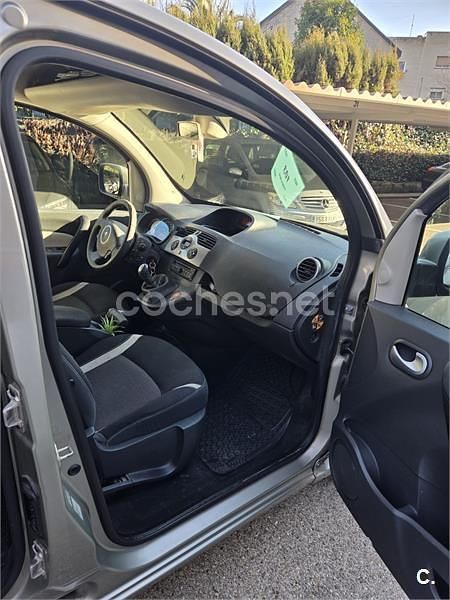 Usado Renault Kangoo Dynamique 110 CV (80 kW) 2011 Gris / plata Monovolumen