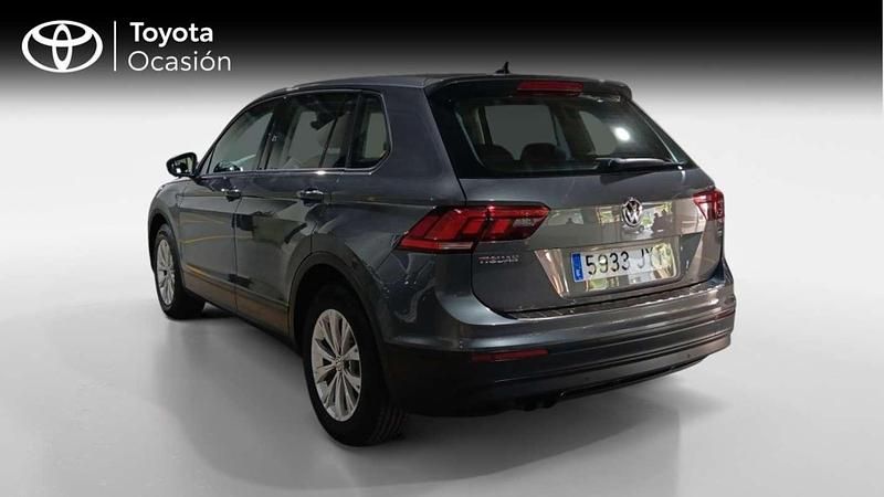 Usado VW Tiguan Edition 125 CV (91 kW) 2017 Gris SUV