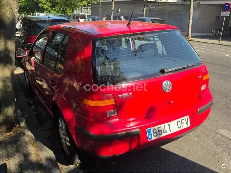 Usado VW Golf IV 105 CV (77 kW) 2003 Rojo Berlina