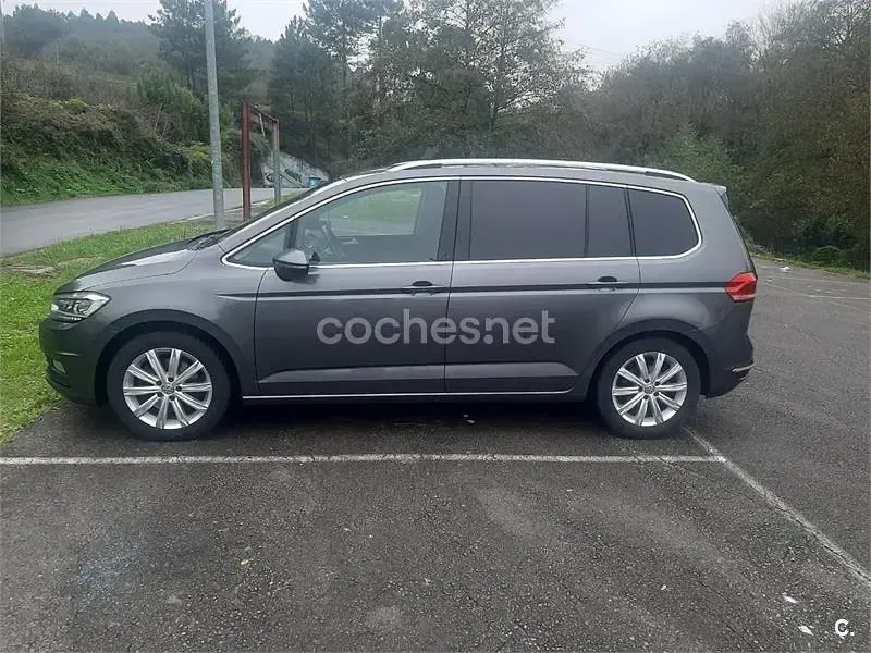 Usado VW Touran Advance 150 CV (110 kW) 2016 Gris / plata Monovolumen
