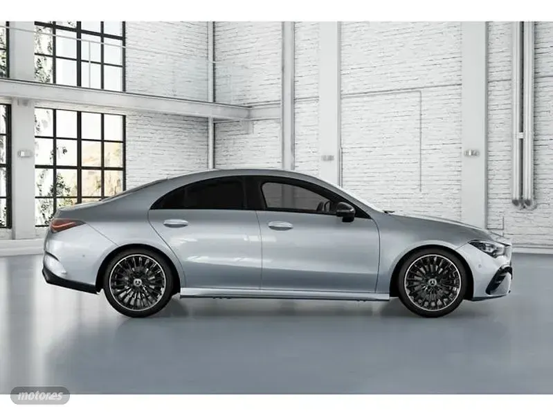Usado Mercedes CLA220 190 CV (139 kW) 2025 Plateado Berlina