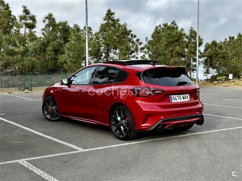 Usado Ford Focus ST 280 CV (205 kW) 2024 Rojo Berlina