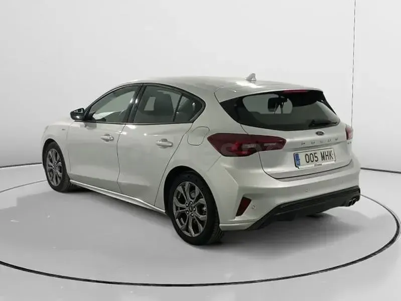 Usado Ford Focus ST-Line 125 CV (91 kW) 2023 Gris / plata Berlina