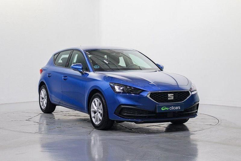 Usado Seat Leon Style 110 CV (80 kW) 2024 Azul Berlina