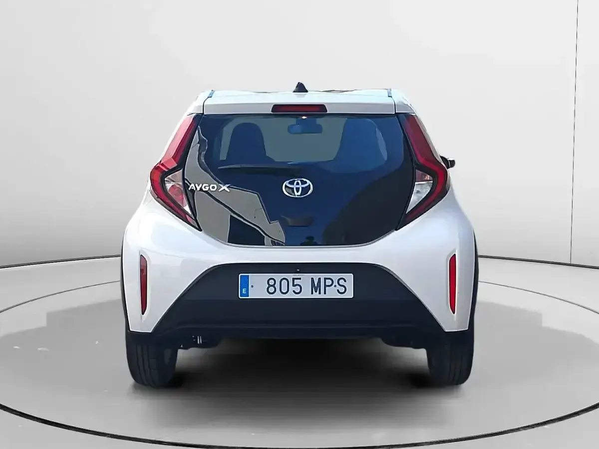 Usado Toyota Aygo X Play 72 CV (52 kW) 2024 Blanco SUV