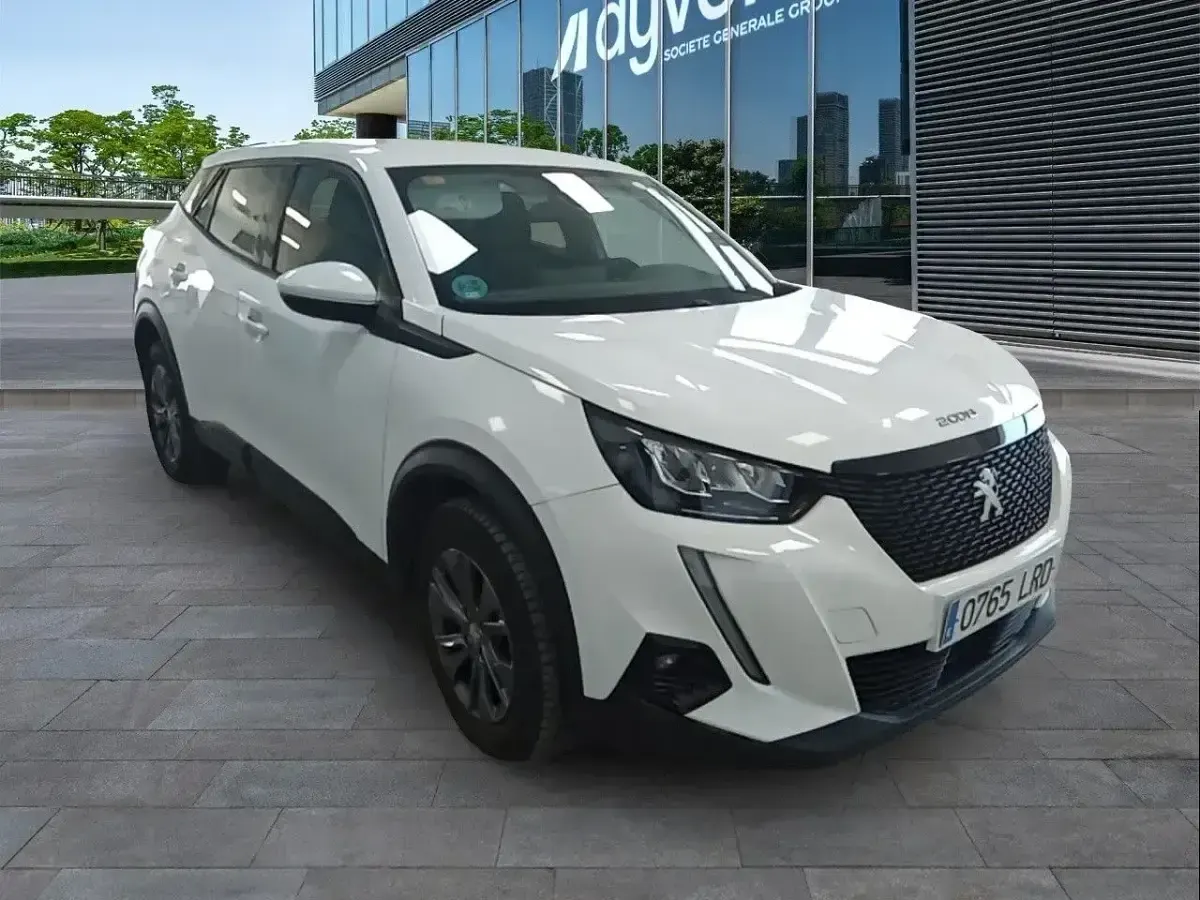 Usado Peugeot 2008 Active 110 CV (80 kW) 2021 Blanco SUV