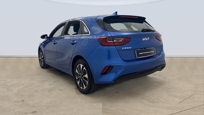 Usado Kia Ceed 101 CV (74 kW) 2025 Azul Utilitario