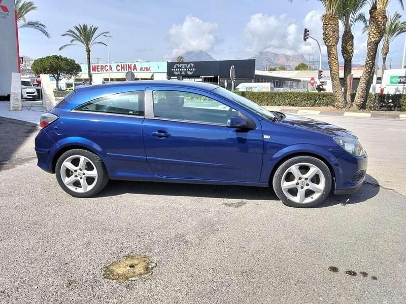 Usado Opel Astra GTC Enjoy 99 CV (72 kW) 2007 Azul Utilitario