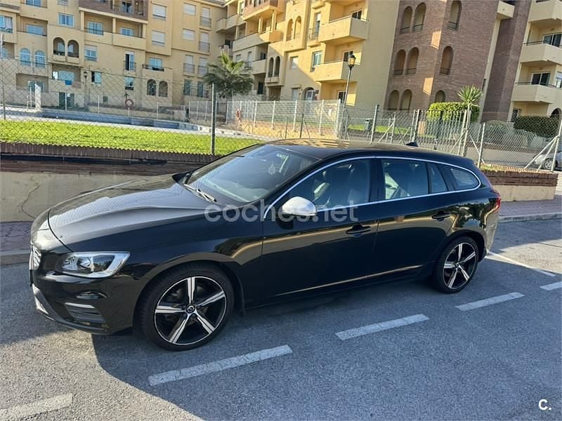 Usado Volvo V60 R-Design 190 CV (139 kW) 2019 Negro Familiar