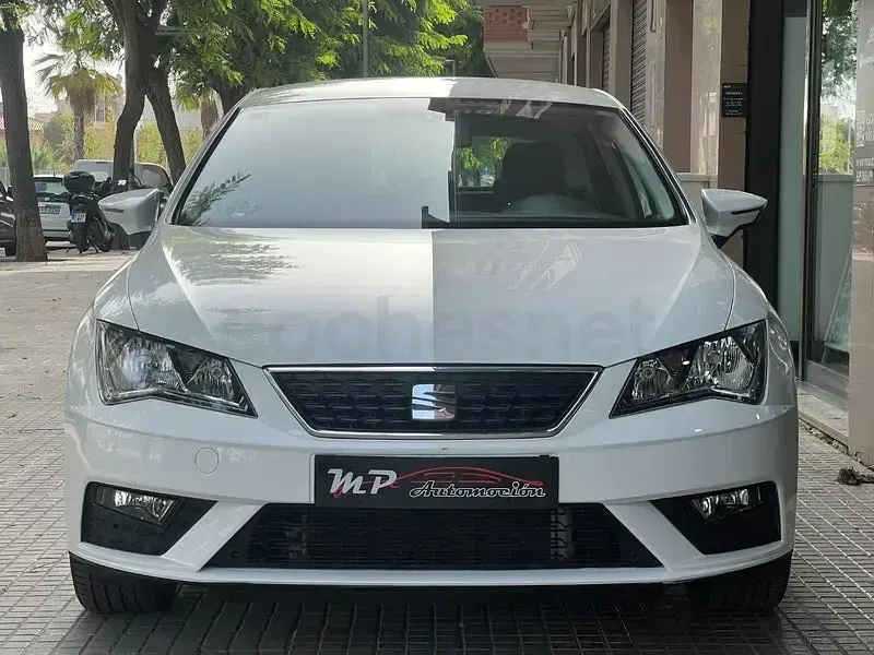 Usado Seat Leon Reference 130 CV (95 kW) 2019 Blanco Berlina