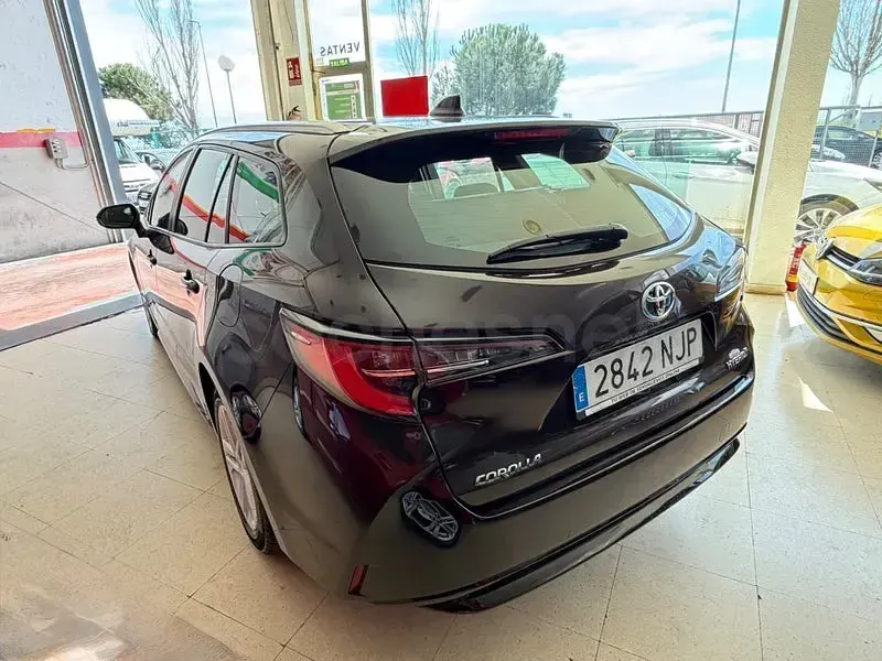 Usado Toyota Corolla Active 122 CV (89 kW) 2020 Marrón Familiar