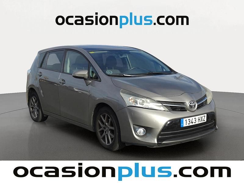 Usado Toyota Verso Advance 112 CV (82 kW) 2014 Marrón Monovolumen