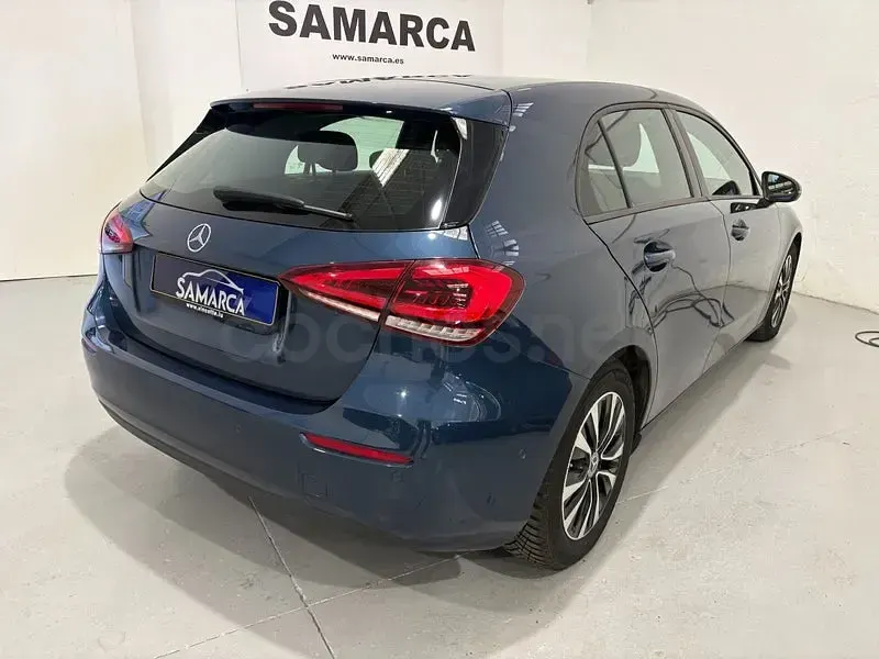 Usado Mercedes A180 116 CV (85 kW) 2021 Azul Berlina