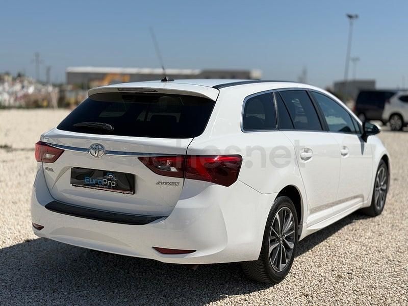 Usado Toyota Avensis Advance 143 CV (105 kW) 2016 Blanco Familiar