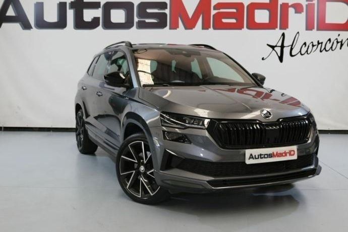 Gris Usado 2023 Skoda Karoq SportLine SUV | 33.490 € - Imagen 1/4