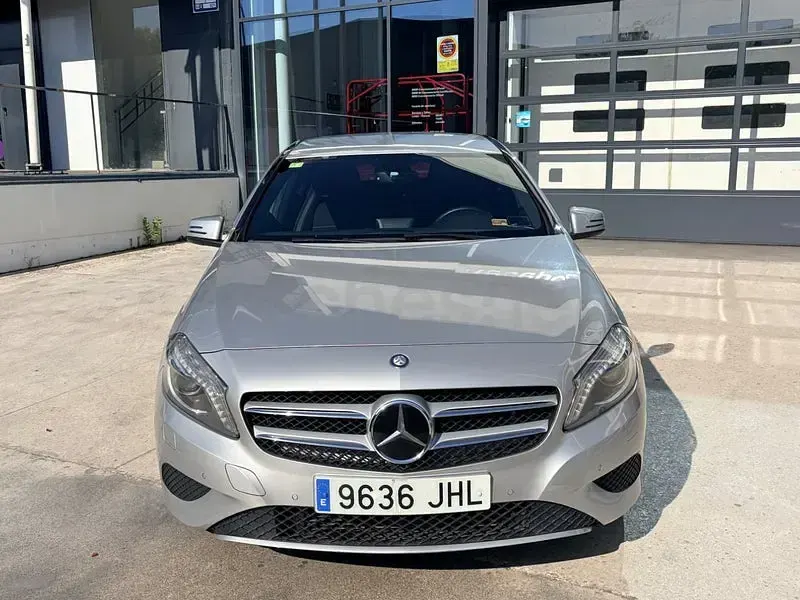 Usado Mercedes A200 Style 136 CV (100 kW) 2015 Gris / plata Utilitario