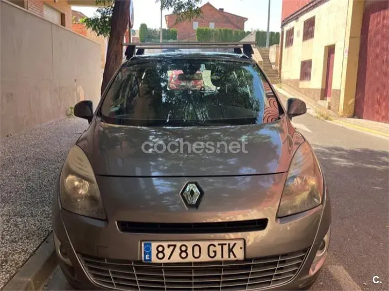 Usado Renault Scénic III Dynamique 110 CV (80 kW) 2010 Gris / plata Monovolumen