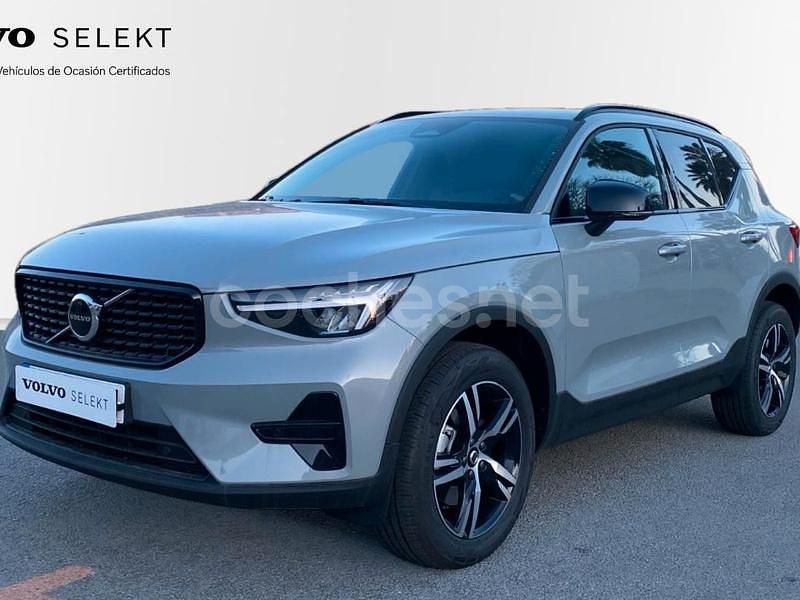 Gris / plata Usado 2024 Volvo XC40 Plus SUV | 38.900 € (Precio justo) - Imagen 1/4