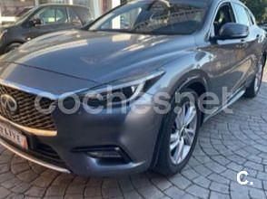 Usado Infiniti Q30 Premium 170 CV (125 kW) 2018 Gris / plata Berlina