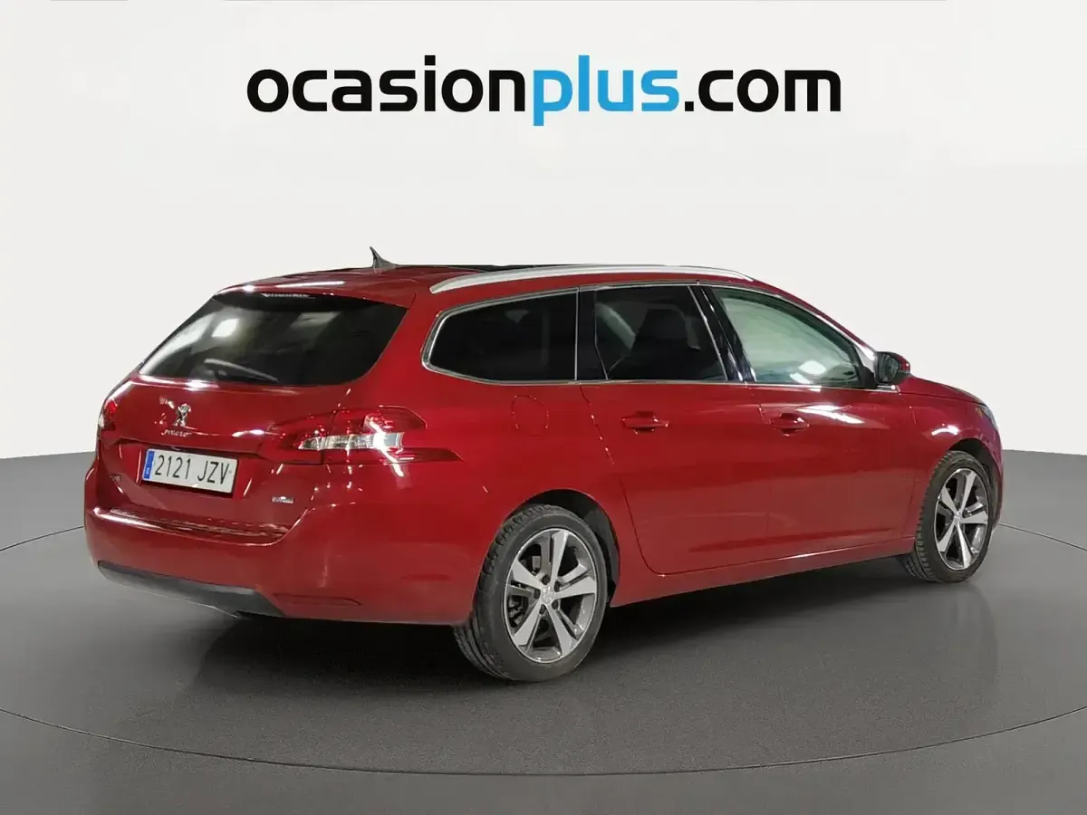 Usado Peugeot 308 Allure 130 CV (95 kW) 2017 Rojo Familiar