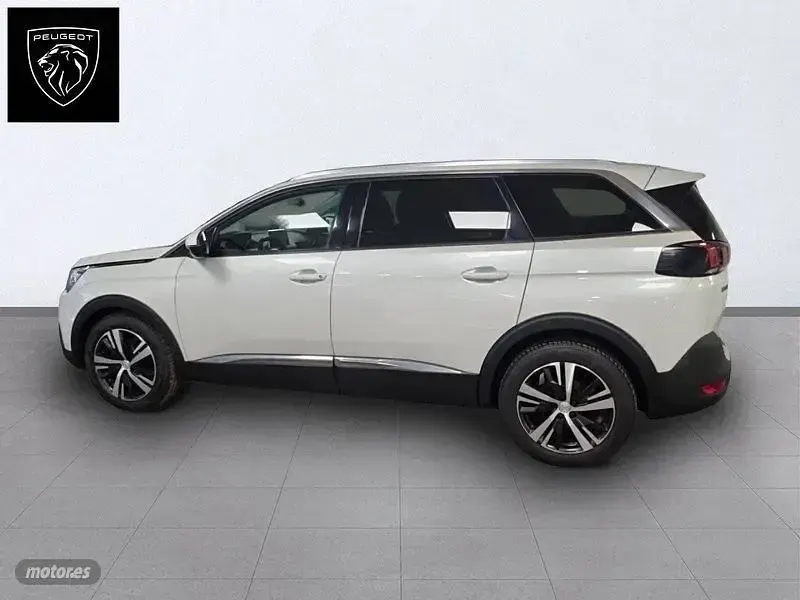 Usado Peugeot 5008 Allure 120 CV (88 kW) 2017 Blanco SUV