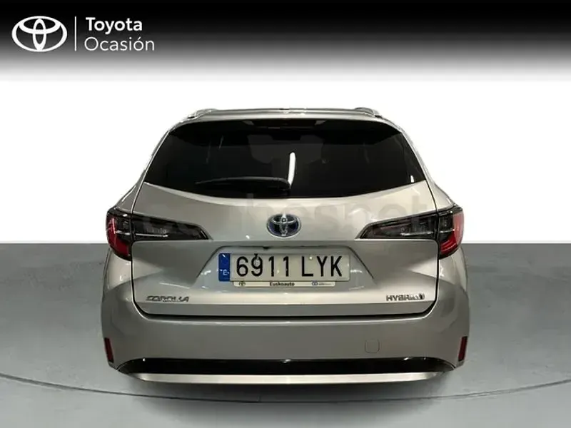 Usado Toyota Corolla Sport 122 CV (89 kW) 2022 Gris / plata Familiar