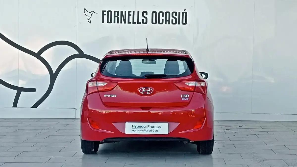 Usado Hyundai i30 135 CV (99 kW) 2015 Rojo
