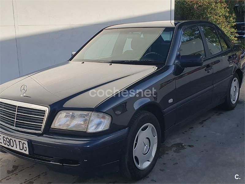 Usado Mercedes C180 Classic 122 CV (89 kW) 1999 Azul Berlina