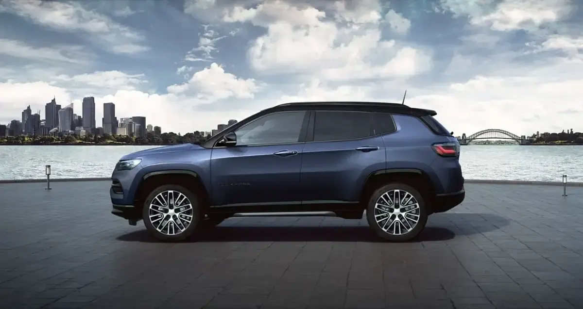 Usado Jeep Compass Summit 130 CV (95 kW) 2023 Gris SUV