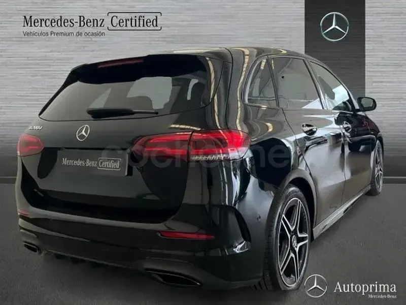Usado Mercedes B200 150 CV (110 kW) 2021 Negro Utilitario