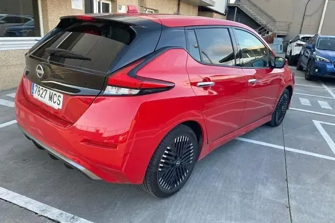 Brugt Nissan Leaf N-Connecta 111 kW (151 HK) 2022 Rød Hatchback