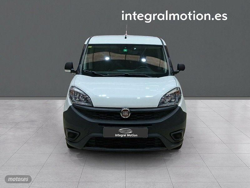Usado Fiat Doblò 95 CV (69 kW) 2017 Blanco Monovolumen