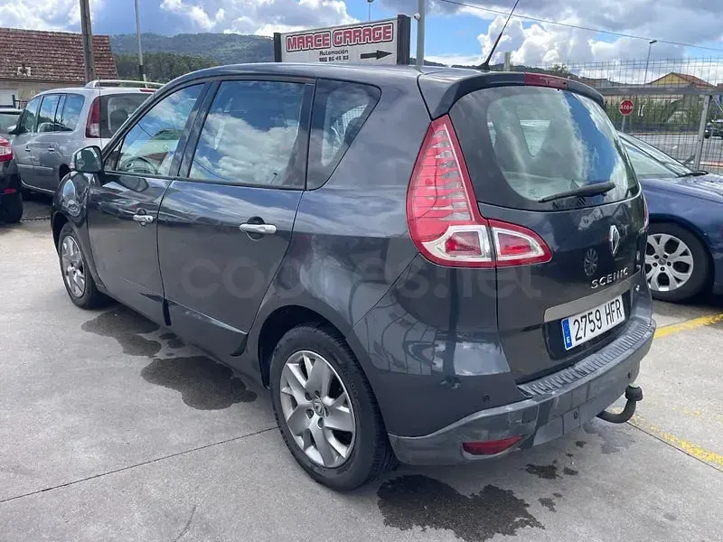 Usado Renault Scénic III Dynamique 110 CV (80 kW) 2012 Gris / plata Monovolumen