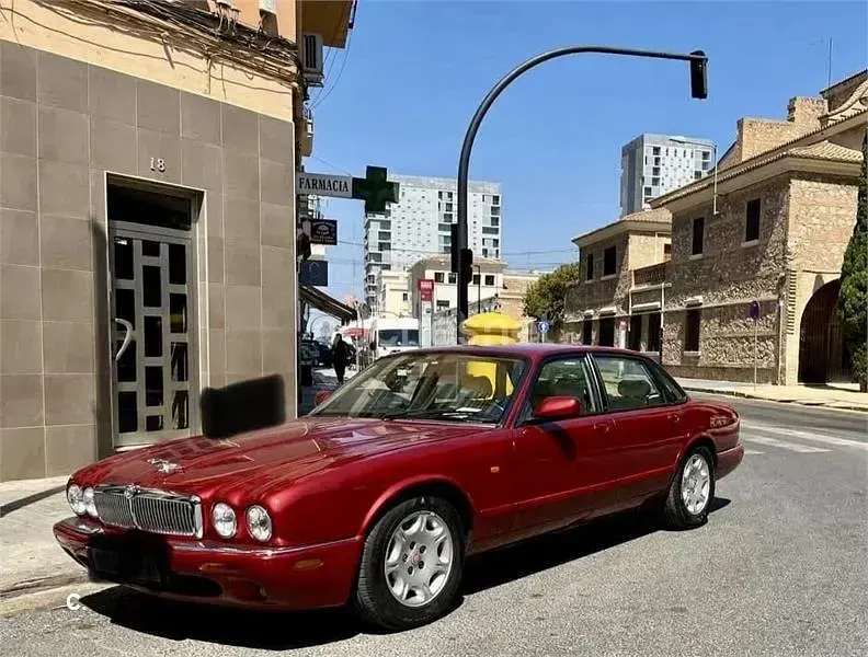 Usado Jaguar XJ 216 CV (158 kW) 1995 Granate Berlina