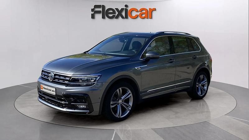 Usado VW Tiguan Sportline 151 CV (111 kW) 2019 Gris SUV