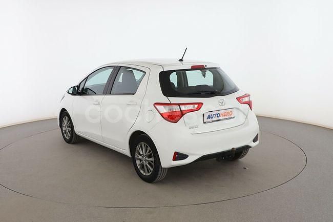 Usado Toyota Yaris Active 72 CV (52 kW) 2020 Blanco Berlina