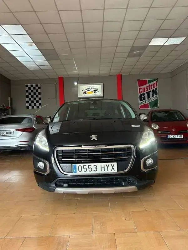 Usado Peugeot 3008 Style 120 CV (88 kW) 2014 Negro Familiar