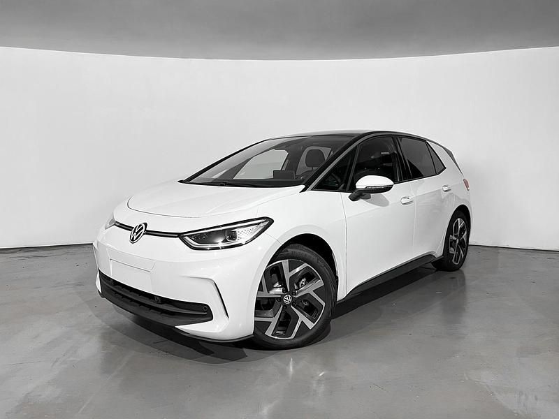 Usado VW ID.3 Pro 150 kW (204 CV) 2024 Blanco glaciar metalizado con techo negro Utilitario