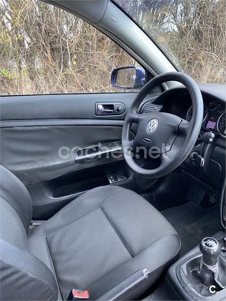 Usado VW Passat Edition 130 CV (95 kW) 2002 Azul Berlina