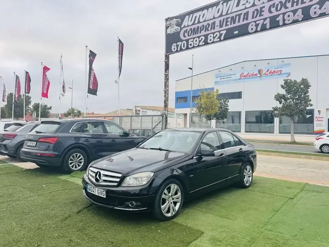 Usado Mercedes C200 Avantgarde 136 CV (100 kW) 2010 Negro Berlina