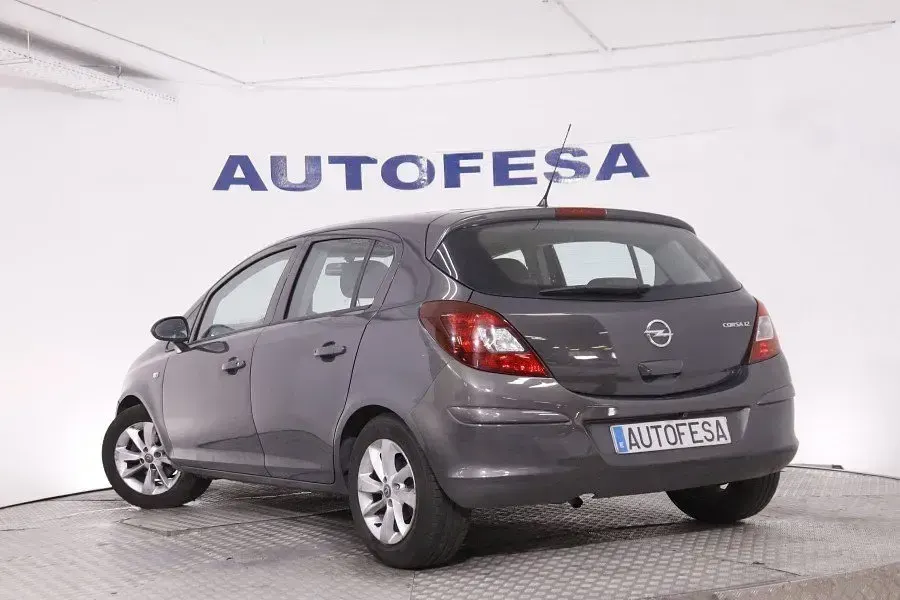 Usado Opel Corsa Selective 85 CV (62 kW) 2014 Gris Utilitario