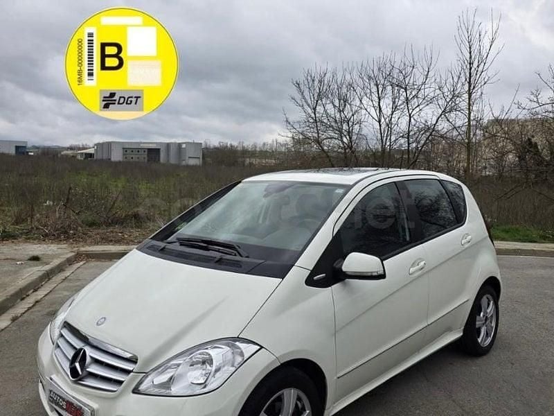 Usado Mercedes A180 Avantgarde 109 CV (80 kW) 2012 Blanco Monovolumen