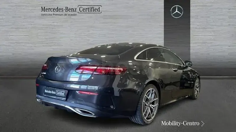 Usado Mercedes E350 299 CV (219 kW) 2022 Gris / plata Berlina